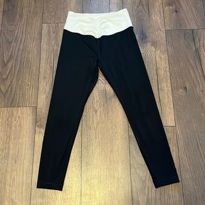 NEW Victoria secret on point live cropped legging size small